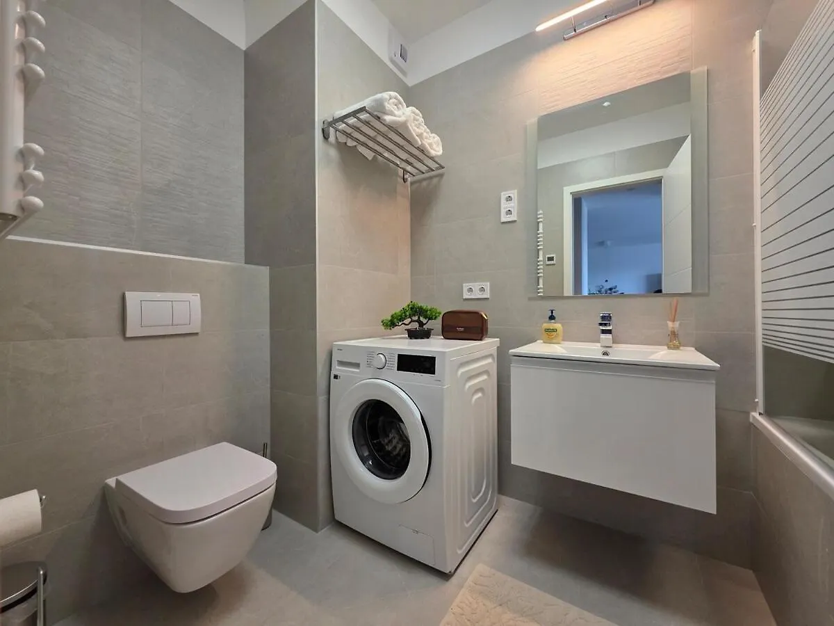 Zenit Sunrise Oasis With Terrace & Garage Parking Appartement Boedapest